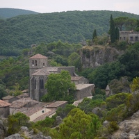 Photo de France - Le Cirque de Mourèze et le Lac du Salagou